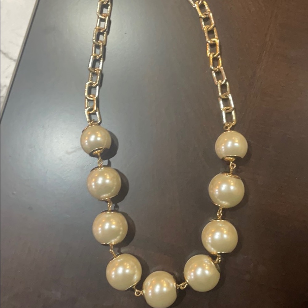 Large Pearl Costume Necklace - Picture 2 of 3